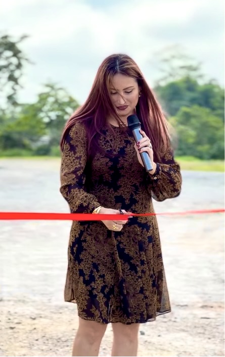 Corte de cinta durante la inauguración de Importadora Immaka en Santo Domingo